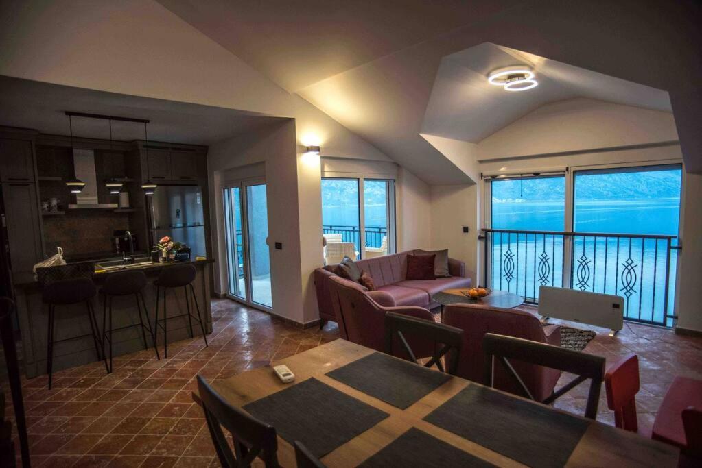 Modern Waterfront 3-Bed Apartment Donja Kostanjica Eksteriør bilde