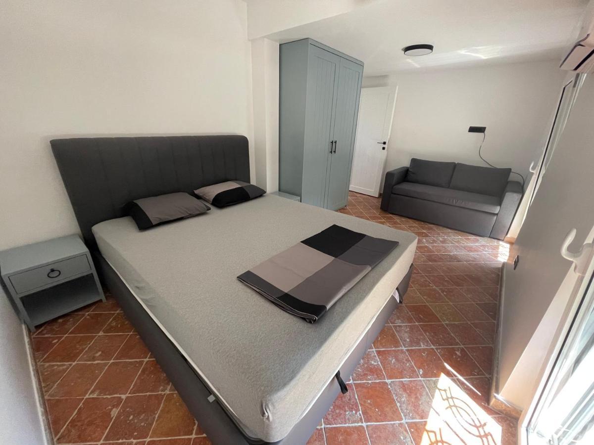 Modern Waterfront 3-Bed Apartment Donja Kostanjica Eksteriør bilde